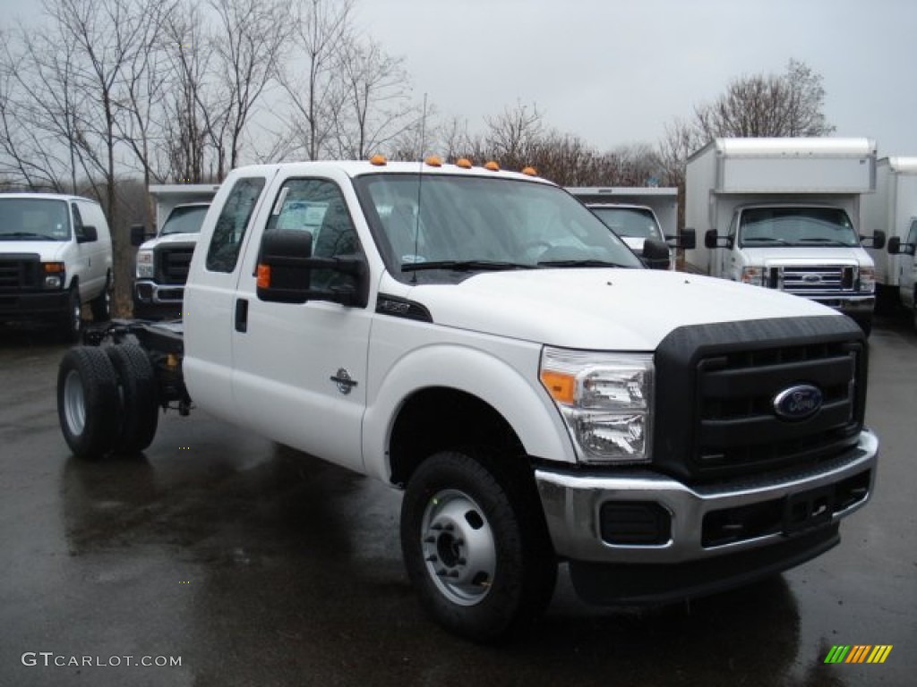 Oxford White 2012 Ford F350 Super Duty XL SuperCab 4x4 Chassis Exterior Photo #57104965