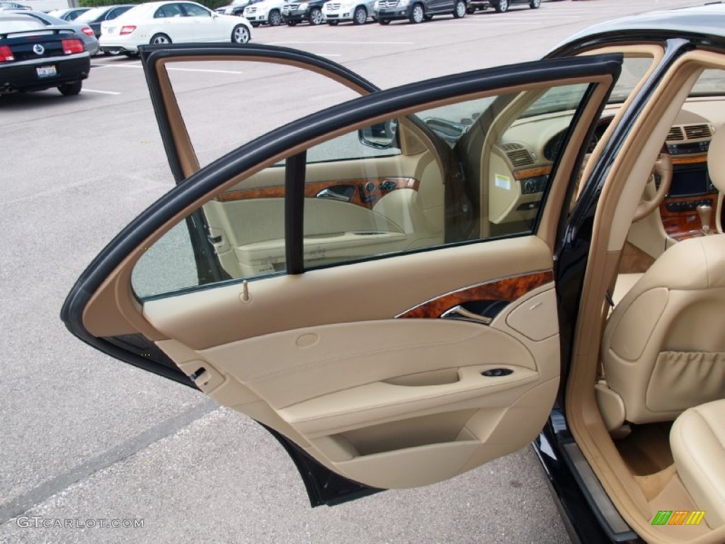 2009 Mercedes-Benz E 320 BlueTEC Sedan Cashmere Door Panel Photo #57105208