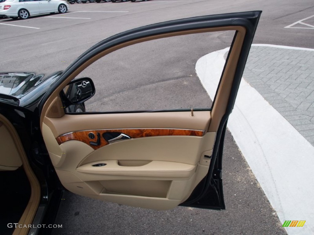 2009 Mercedes-Benz E 320 BlueTEC Sedan Cashmere Door Panel Photo #57105226