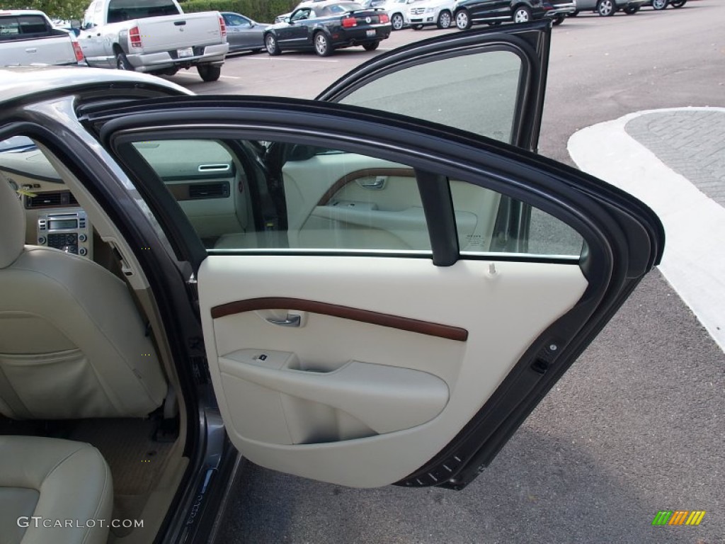 2009 Volvo S80 T6 AWD Door Panel Photos