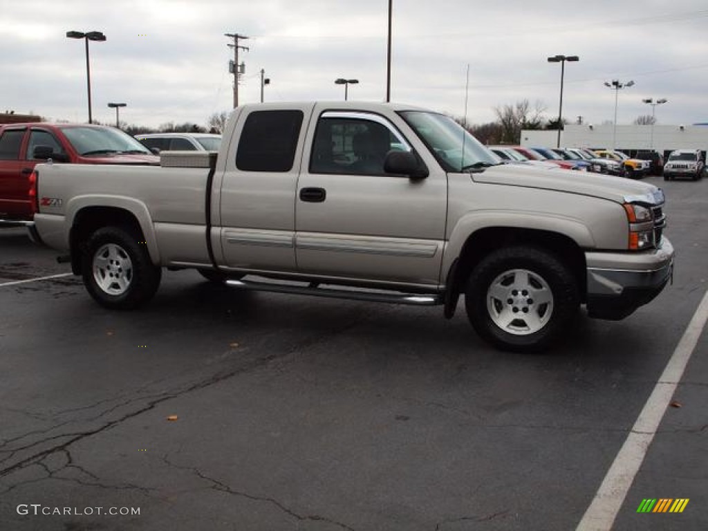 2007 Silverado 1500 Classic Z71 Extended Cab 4x4 - Graystone Metallic / Dark Charcoal photo #2