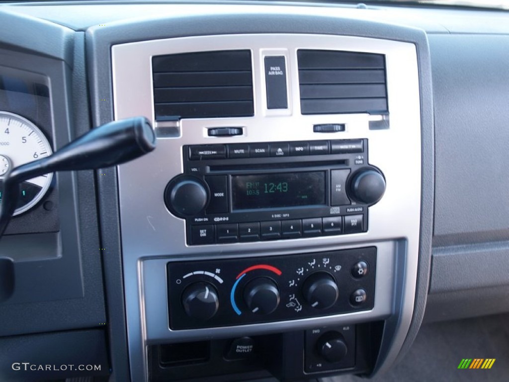 2005 Dodge Dakota Laramie Quad Cab 4x4 Controls Photo #57110944