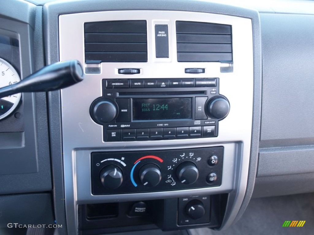 2005 Dodge Dakota Laramie Quad Cab 4x4 Audio System Photo #57110972