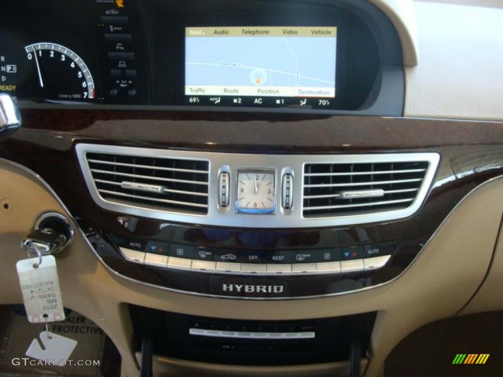 2010 Mercedes-Benz S 400 Hybrid Sedan Marks and Logos Photos