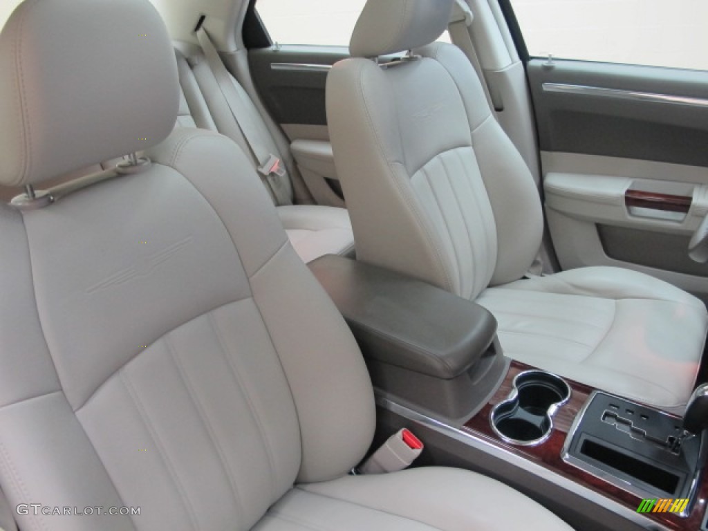 Dark Khaki/Light Graystone Interior 2009 Chrysler 300 C HEMI AWD Photo #57122770