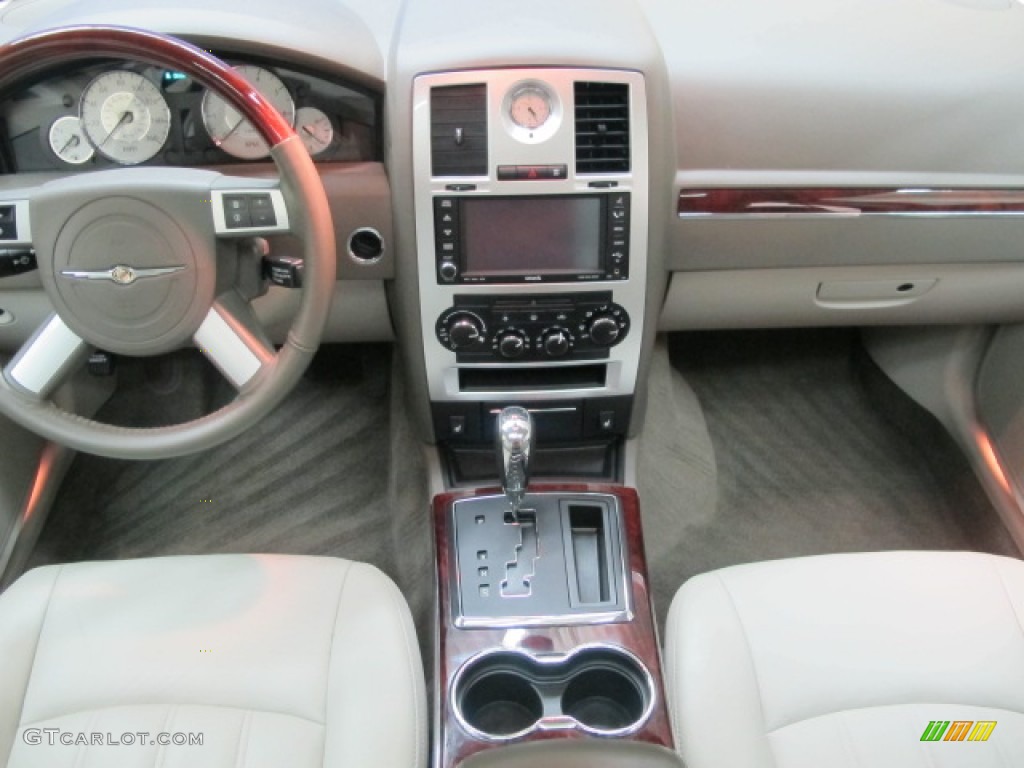 2009 Chrysler 300 C HEMI AWD Dark Khaki/Light Graystone Dashboard Photo #57122788