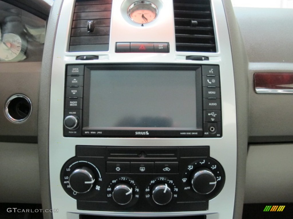 2009 Chrysler 300 C HEMI AWD Controls Photo #57122830