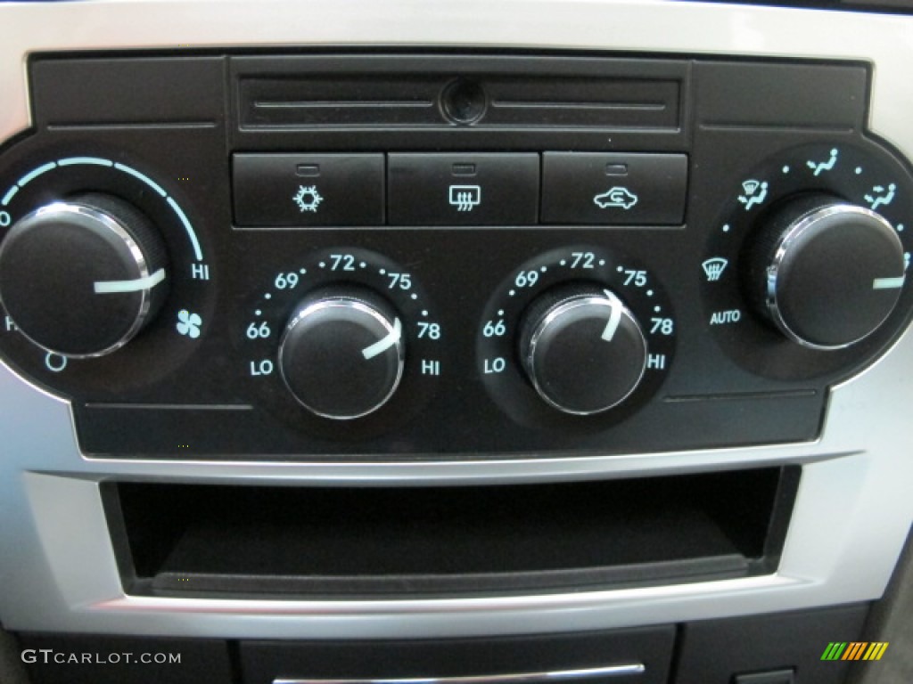 2009 Chrysler 300 C HEMI AWD Controls Photo #57122848