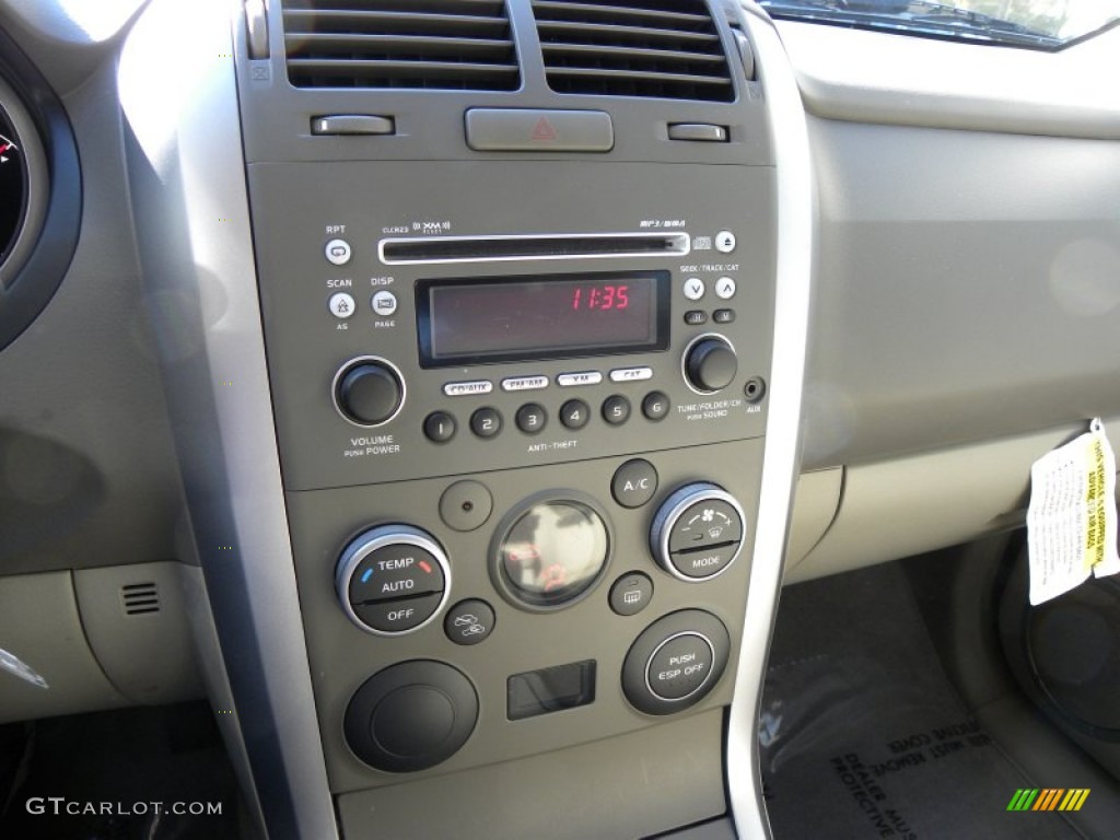 2010 Suzuki Grand Vitara Premium Controls Photo #57130267