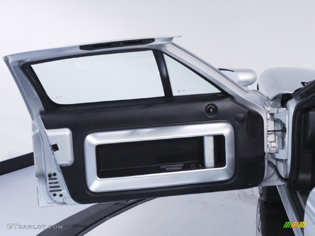 2005 Ford GT Standard GT Model Ebony Black Door Panel Photo #57130294
