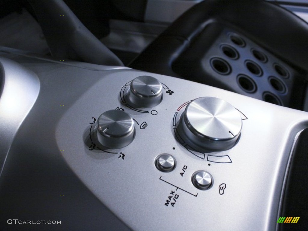 2005 Ford GT Standard GT Model Controls Photo #57131170