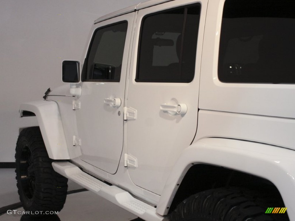 Jeep Wrangler Unlimited Sahara 2014 White