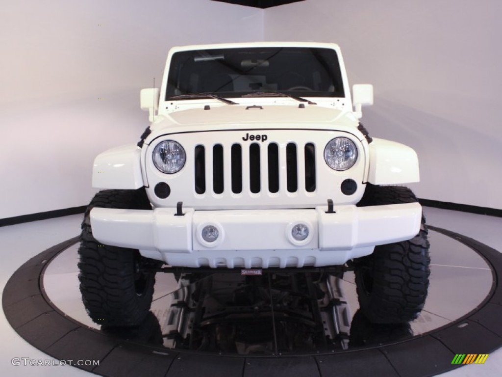 2011 Wrangler Unlimited Sahara 4x4 - Bright White / Black photo #16