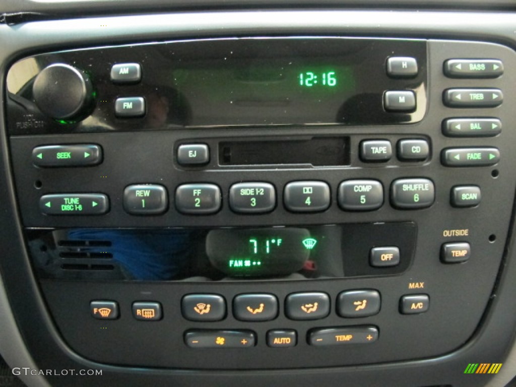 2002 Ford Taurus SEL Audio System Photo #57150748