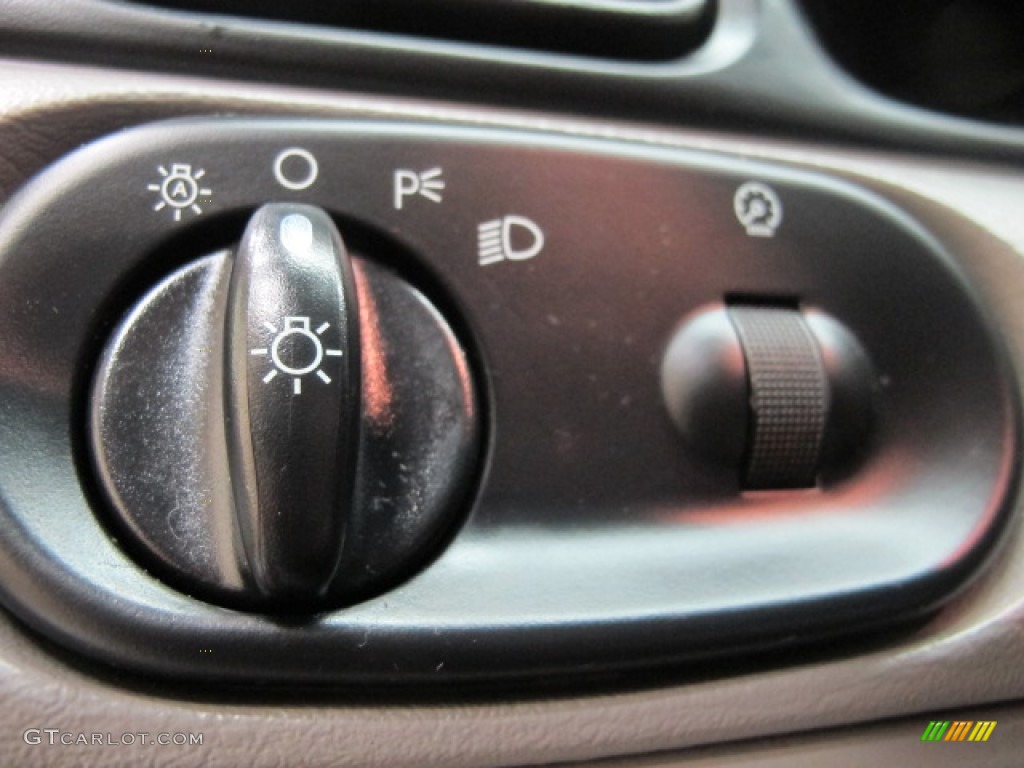 2002 Ford Taurus SEL Controls Photo #57150793