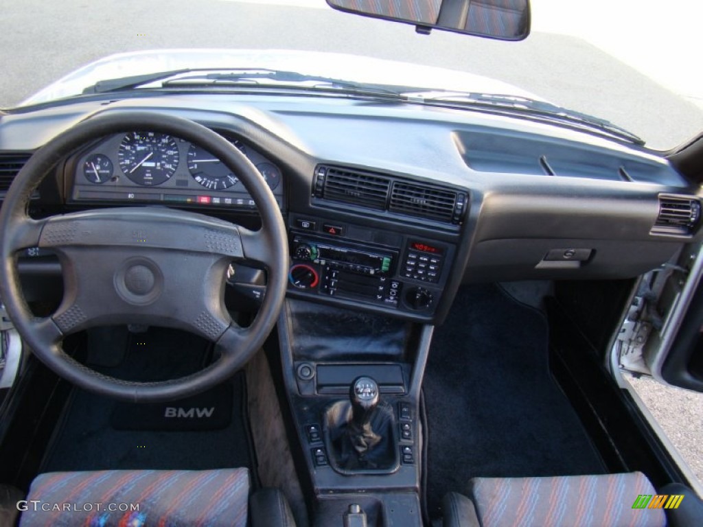 1991 BMW 3 Series 325i M Technic Convertible Black Dashboard Photo #57151975