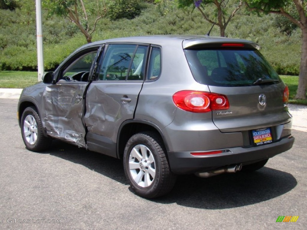 2010 Tiguan S - Alpine Grey Metallic / Charcoal photo #10