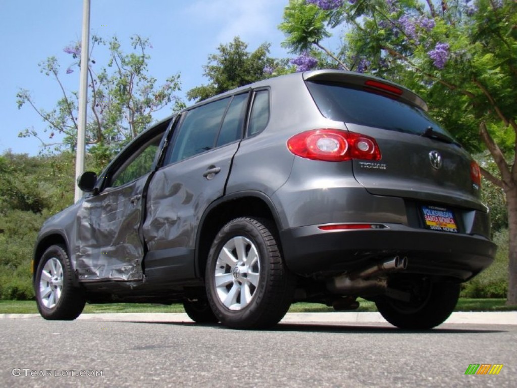 2010 Tiguan S - Alpine Grey Metallic / Charcoal photo #11