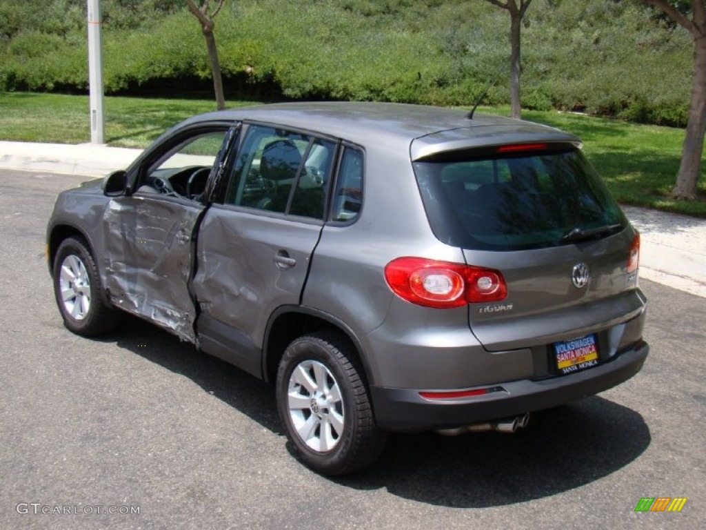 2010 Tiguan S - Alpine Grey Metallic / Charcoal photo #12