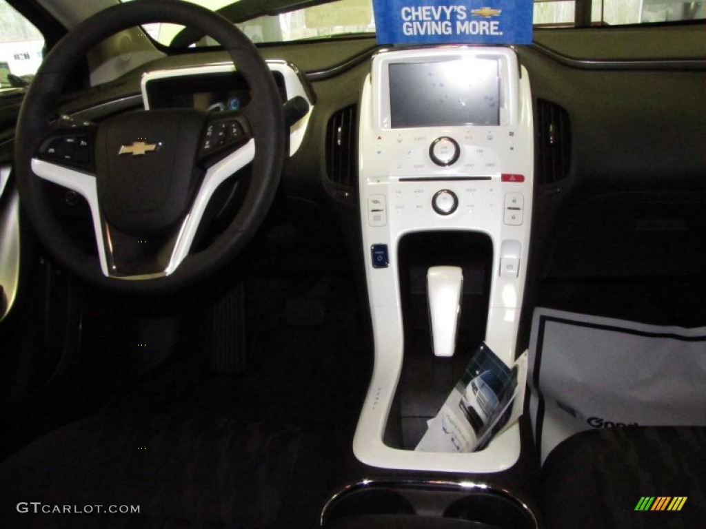 2012 Volt Hatchback - Summit White / Jet Black/Ceramic White Accents photo #12