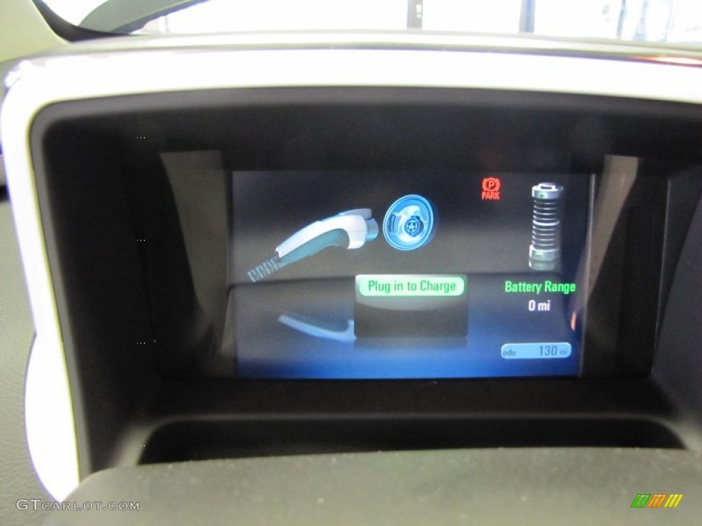 2012 Volt Hatchback - Summit White / Jet Black/Ceramic White Accents photo #13