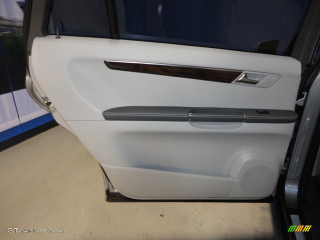 2011 Mercedes-Benz R 350 4Matic Ash Door Panel Photo #57159109