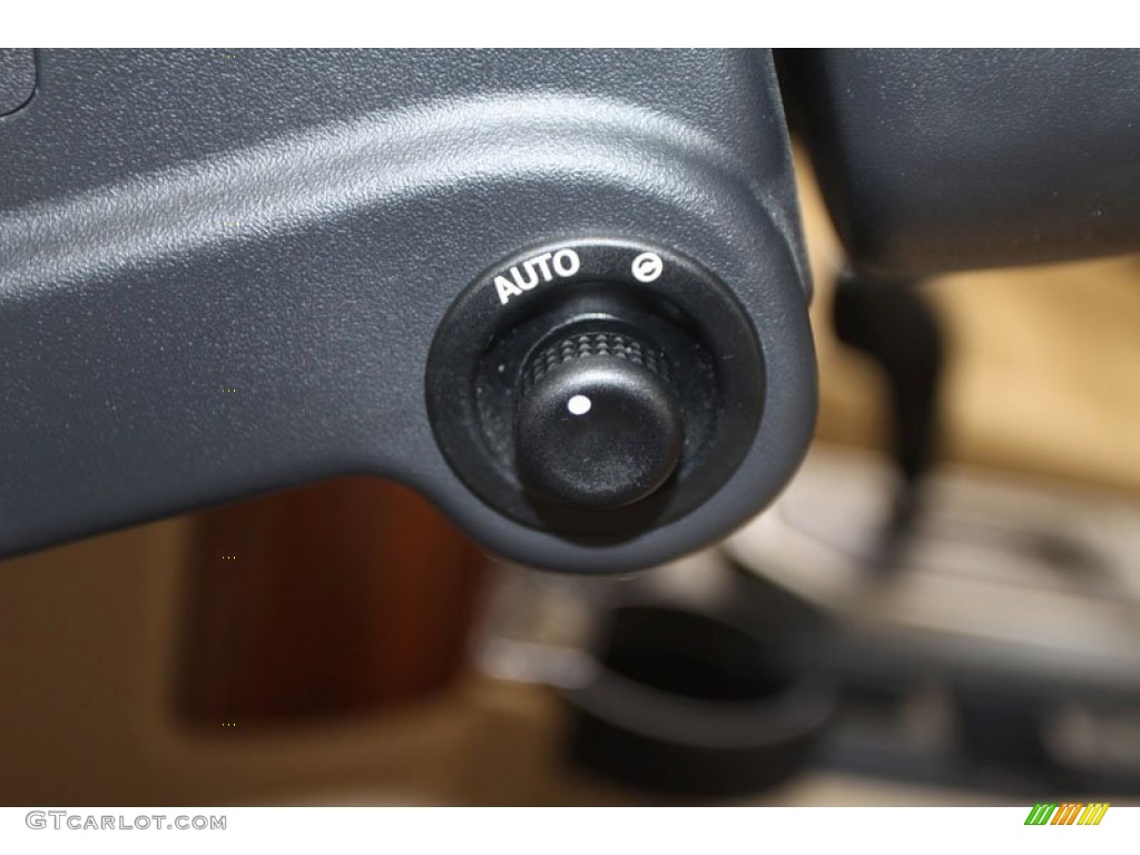 2008 Land Rover LR3 V8 HSE Controls Photo #57163995