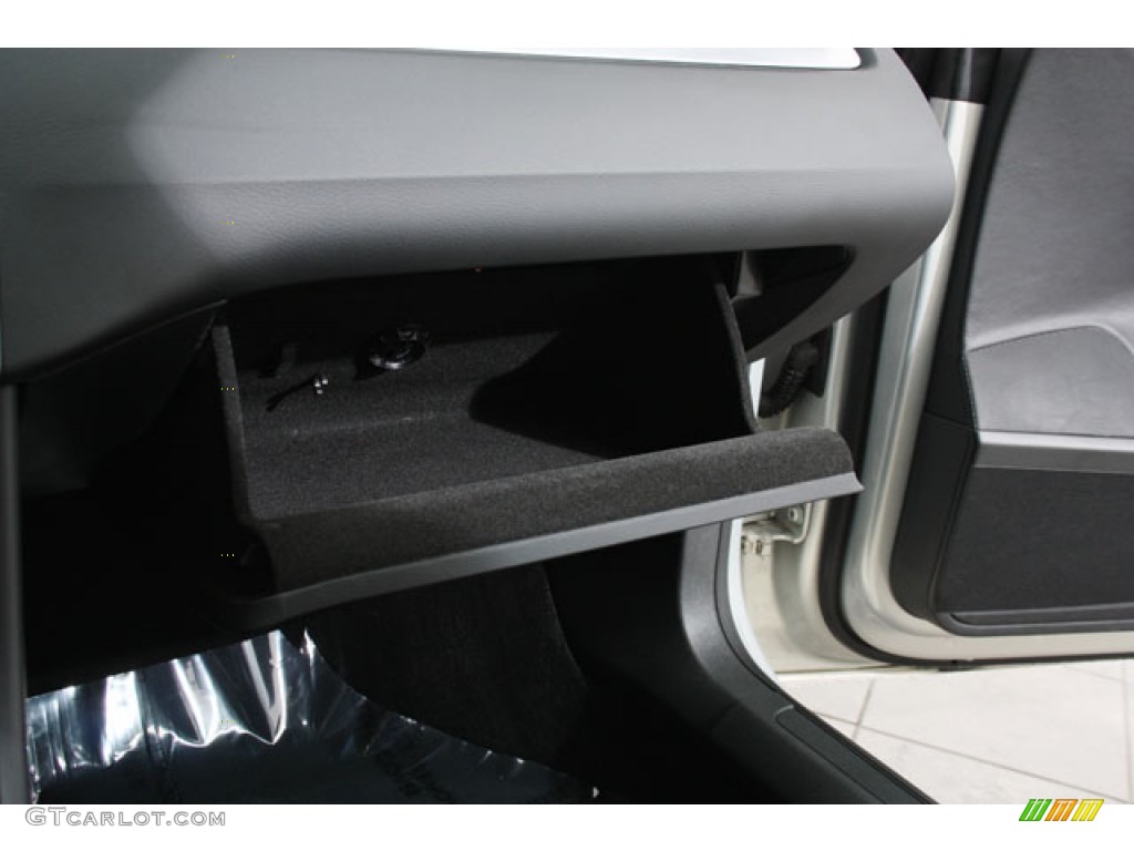 2010 CC Luxury - White Gold Metallic / Black photo #21