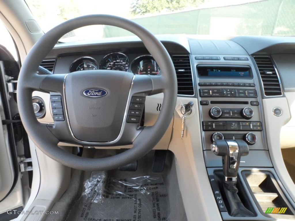 2012 Ford Taurus SE Dashboard Photos