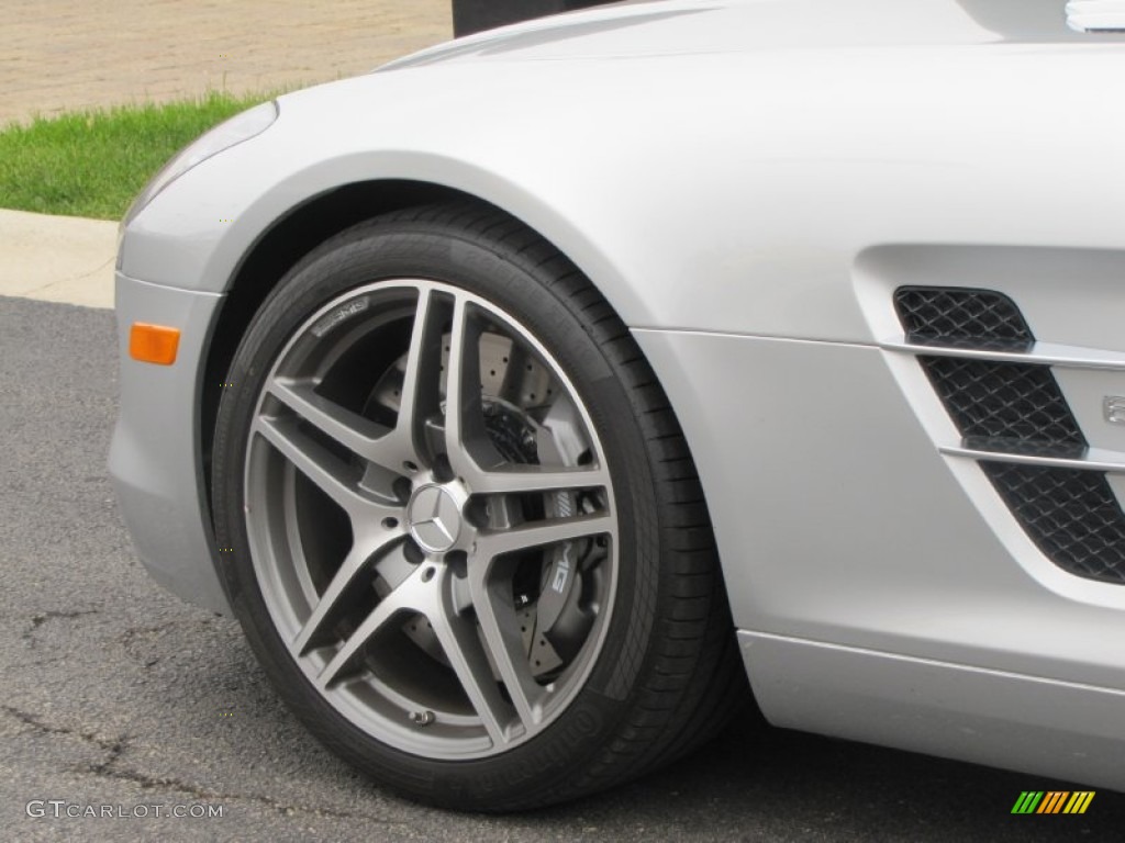 2011 SLS AMG - Iridium Silver Metallic / designo Classic Red photo #7