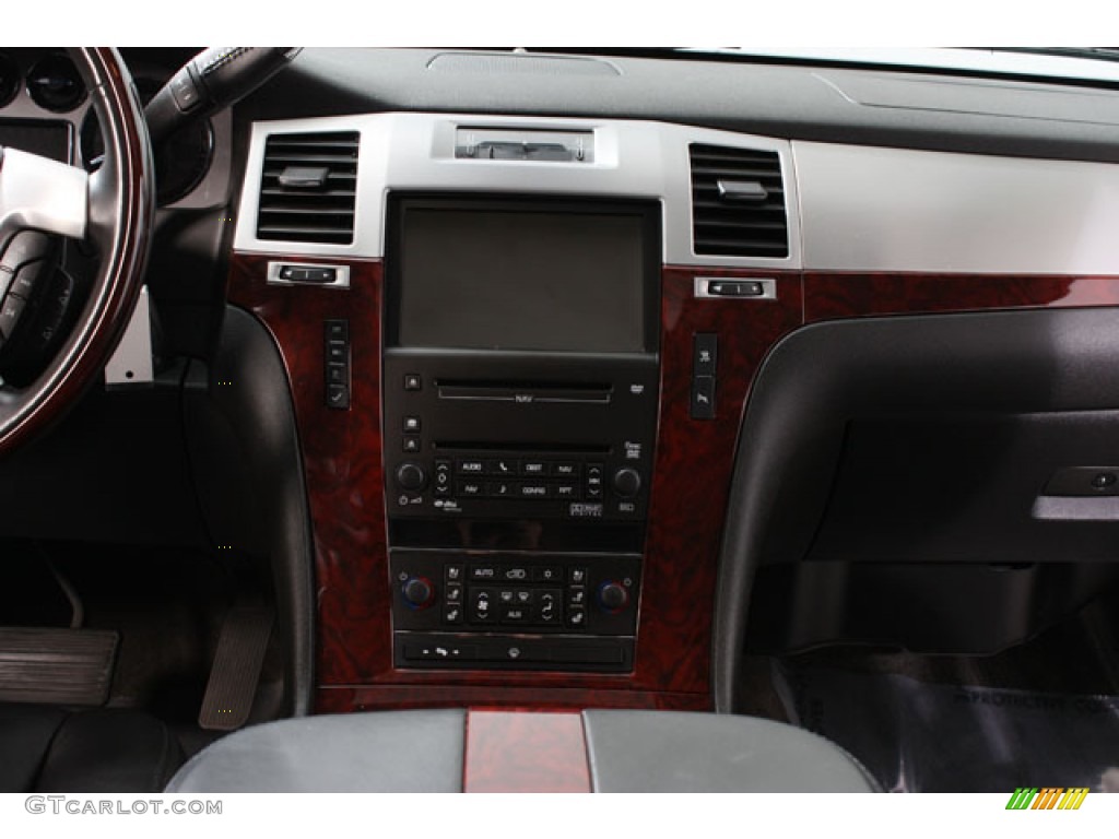 2007 Chevrolet Tahoe LTZ 4x4 Controls Photo #57196968
