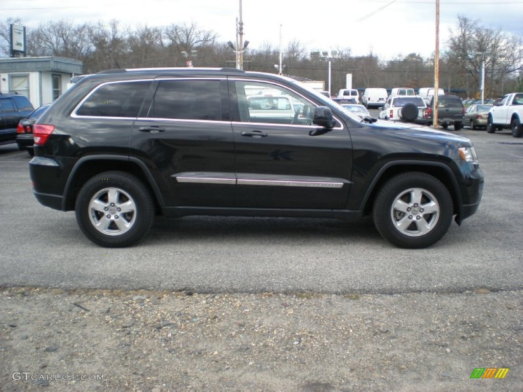 2011 Grand Cherokee Laredo 4x4 - Brilliant Black Crystal Pearl / Black photo #4