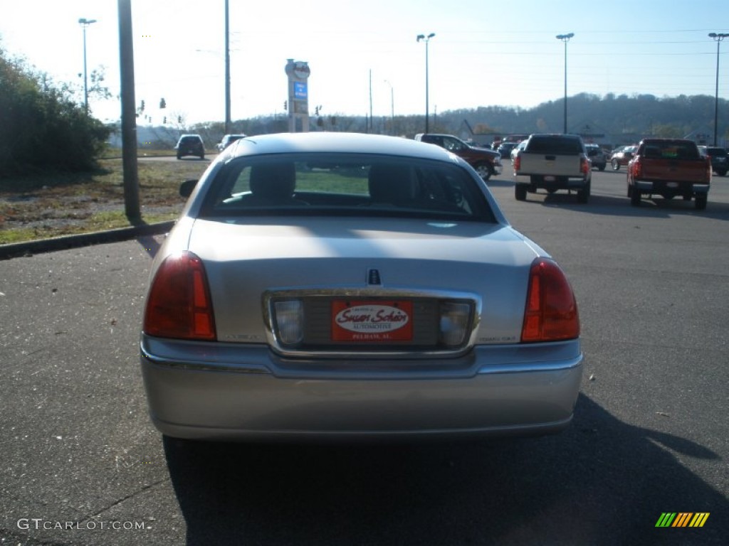 2011 Town Car Signature Limited - Light French Silk Metallic / Medium Light Stone photo #10