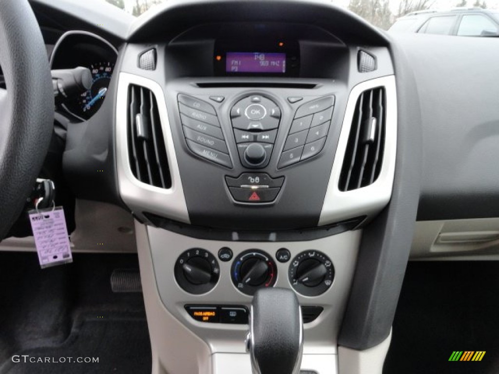 2012 Focus SE Sedan - Frosted Glass Metallic / Charcoal Black photo #13