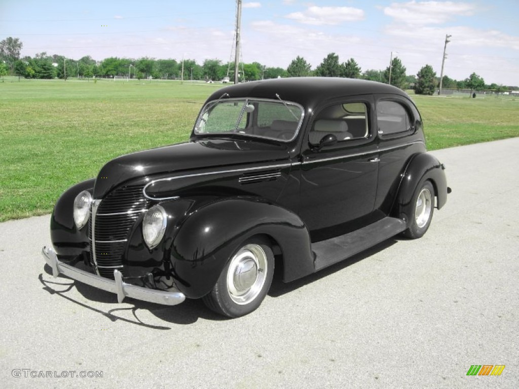Black 1939 Ford DeLuxe Tudor Sedan Exterior Photo #57214964
