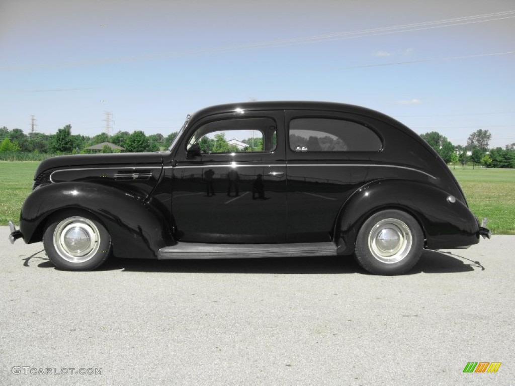 Black 1939 Ford DeLuxe Tudor Sedan Exterior Photo #57214967