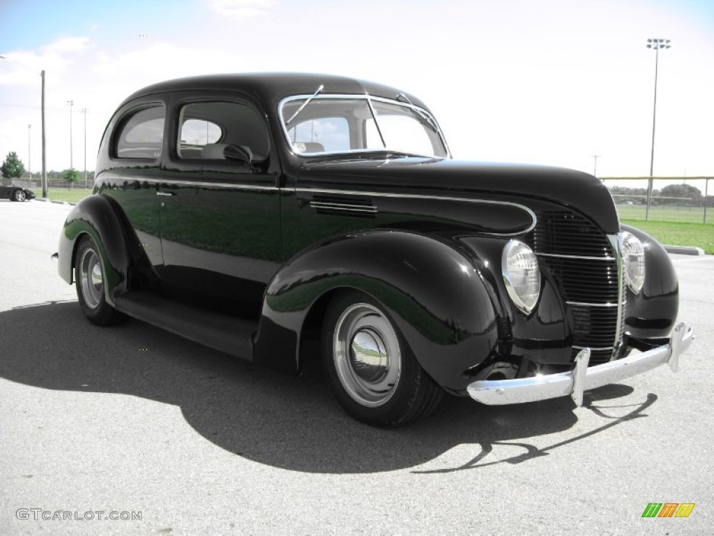 Black 1939 Ford DeLuxe Tudor Sedan Exterior Photo #57215106