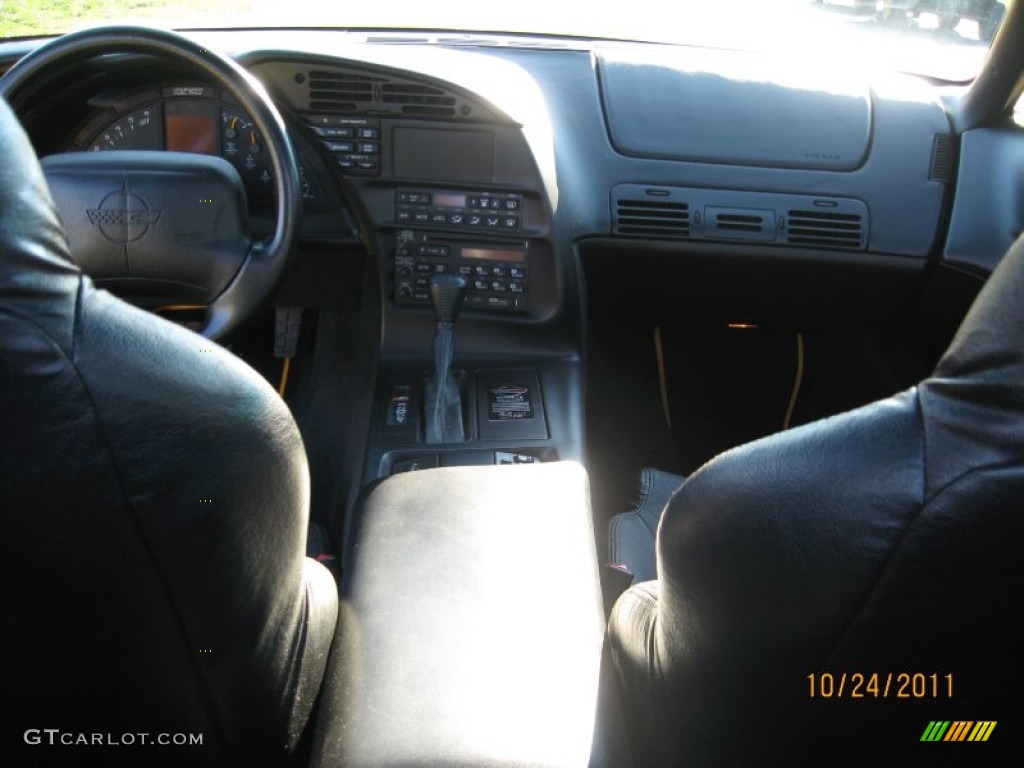 1996 Chevrolet Corvette Coupe Black Dashboard Photo #57215486