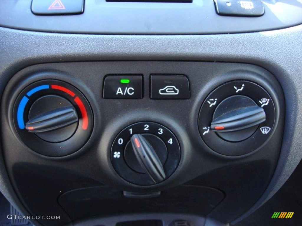 2009 Kia Rio LX Sedan Controls Photo #57228556