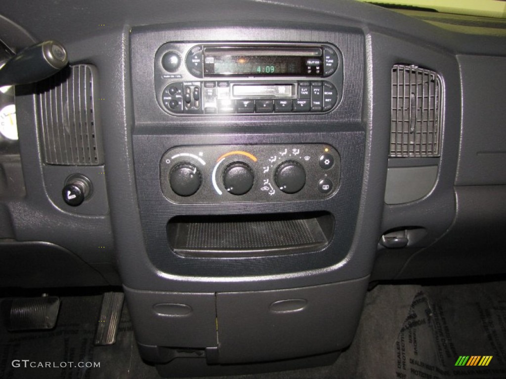 2004 Ram 1500 SLT Quad Cab 4x4 - Bright White / Dark Slate Gray photo #10