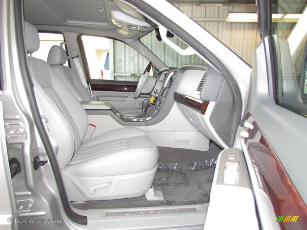 Dove Grey Interior 2004 Lincoln Aviator Luxury Photo #57233684