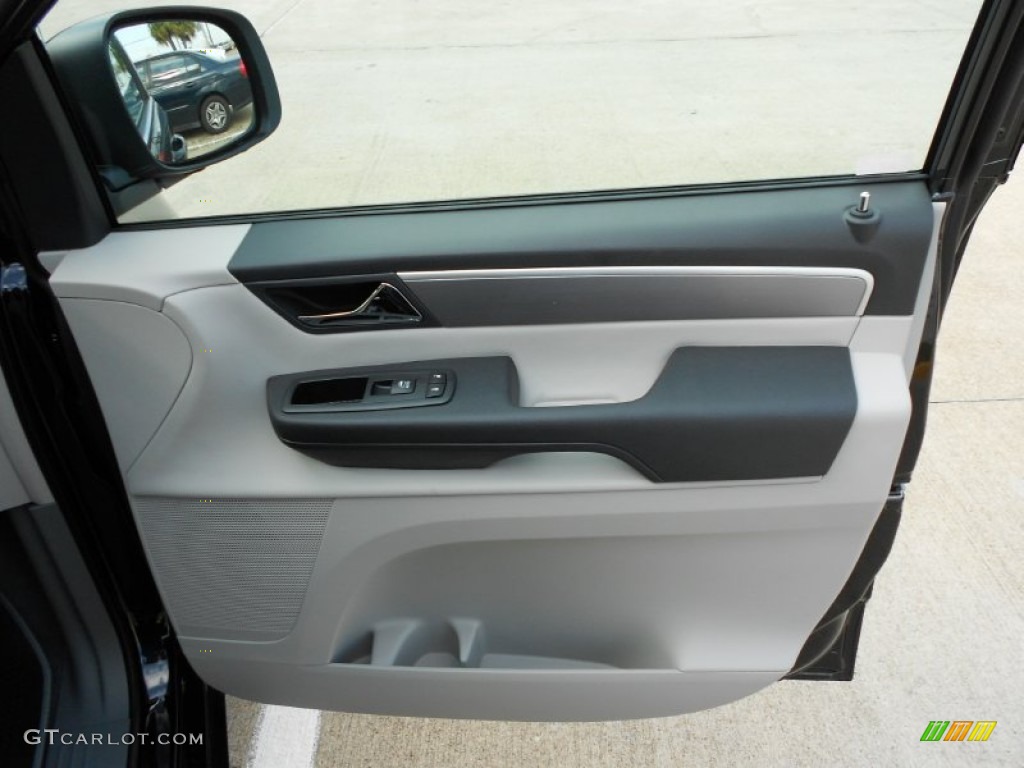 2012 Volkswagen Routan SE Aero Gray Door Panel Photo #57234077
