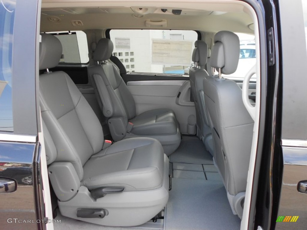 Aero Gray Interior 2012 Volkswagen Routan SE Photo #57234095