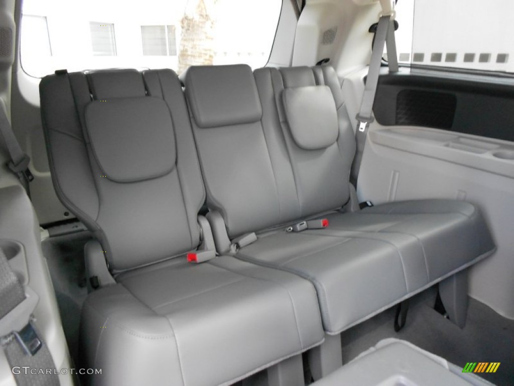 Aero Gray Interior 2012 Volkswagen Routan SE Photo #57234101