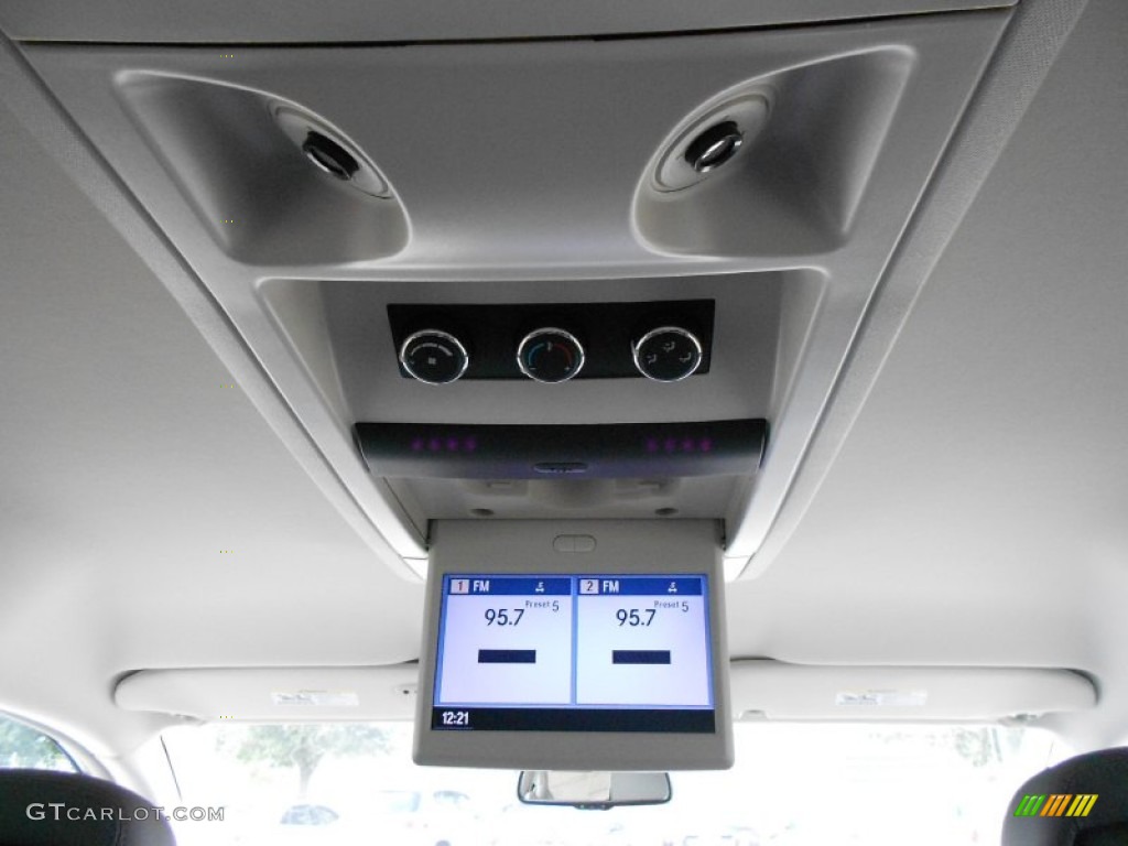 2012 Volkswagen Routan SE Controls Photo #57234161