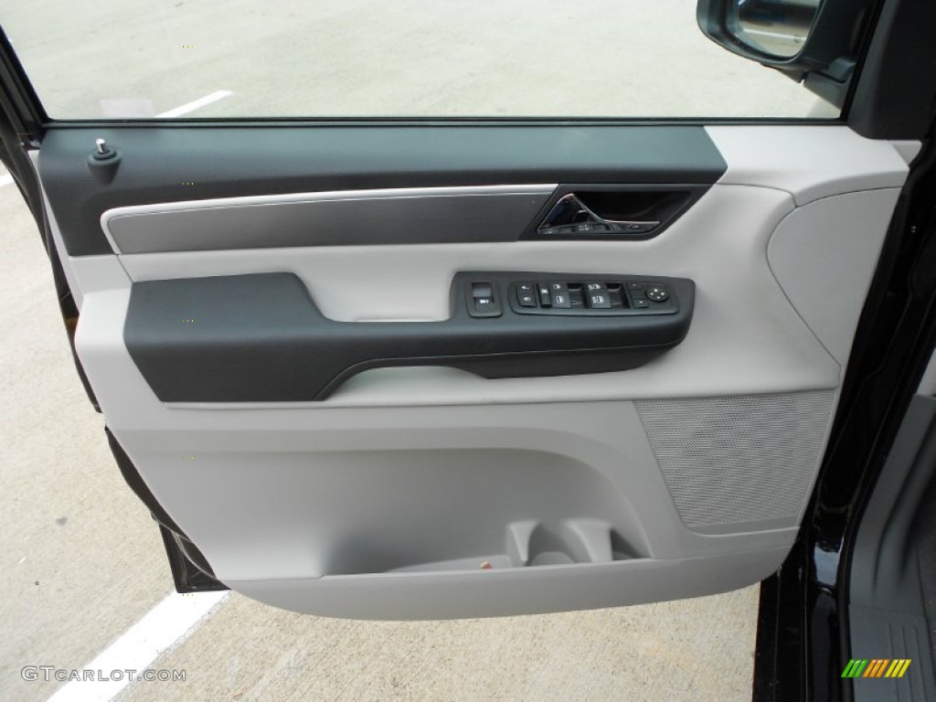 2012 Volkswagen Routan SE Aero Gray Door Panel Photo #57234290