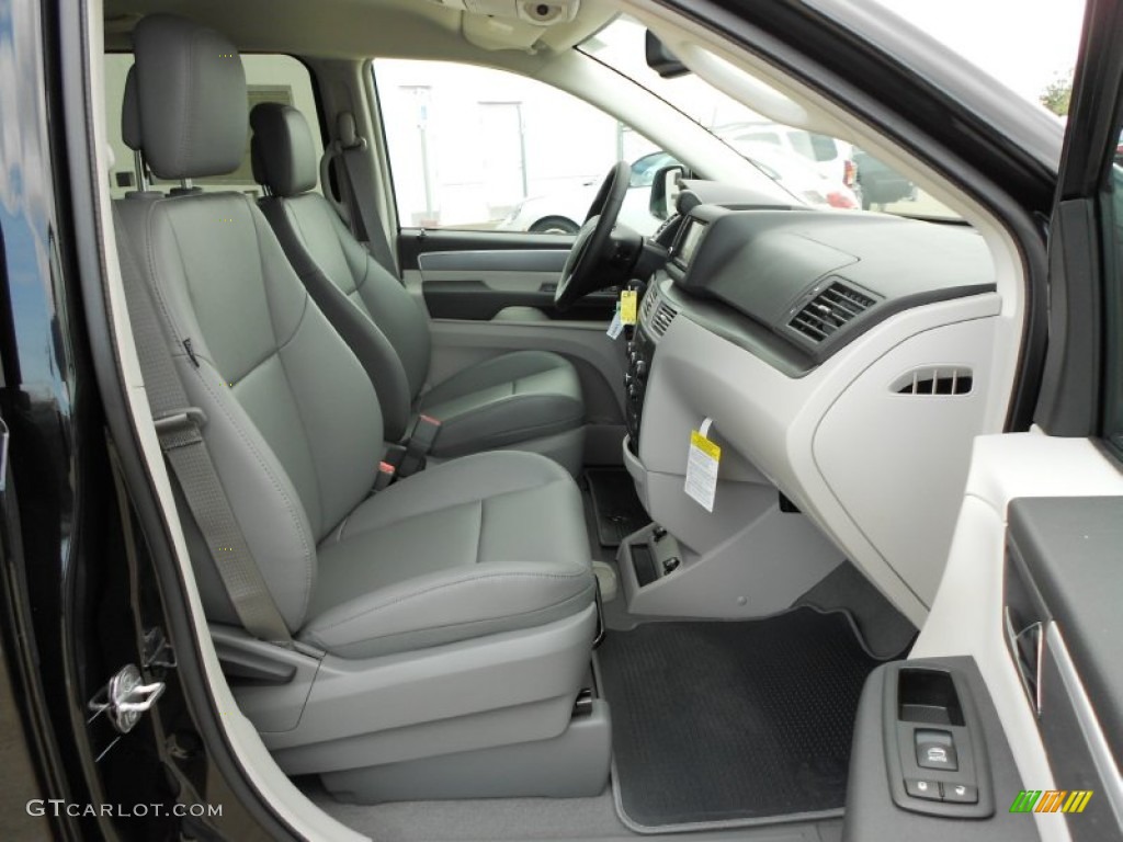 Aero Gray Interior 2012 Volkswagen Routan SE Photo #57234314