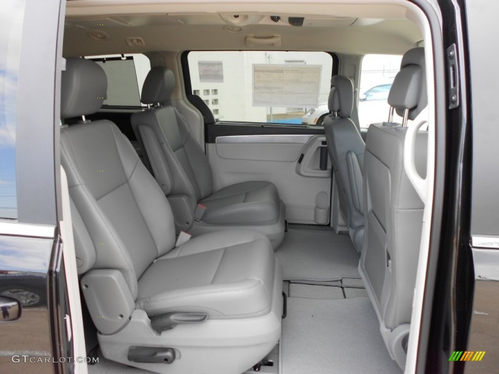 Aero Gray Interior 2012 Volkswagen Routan SE Photo #57234325