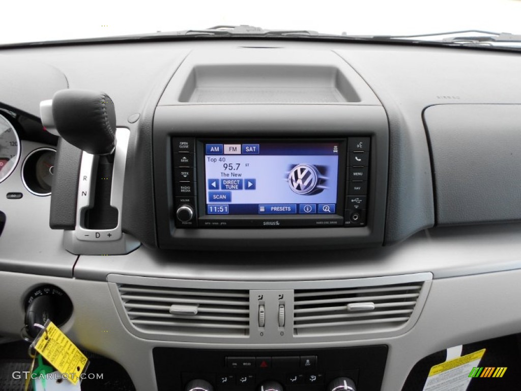 2012 Volkswagen Routan SE Controls Photo #57234368
