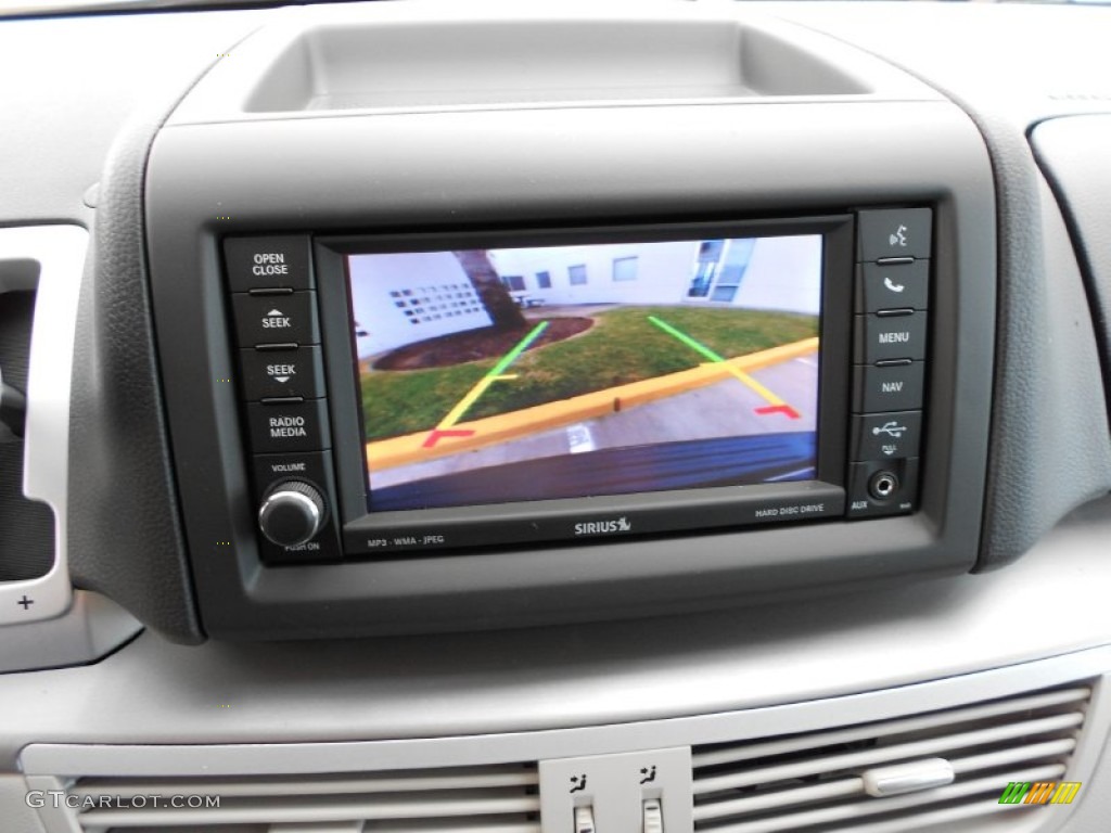 2012 Volkswagen Routan SE Controls Photo #57234413